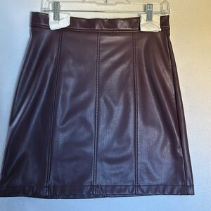 Banana Republic Factory faux leather skirt burgundy Size 8 Tall
